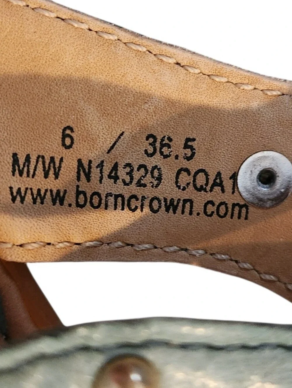 Crown by Born Sage Green Gold Studded Cutout Leather Thong Sandals Size 6 Flats